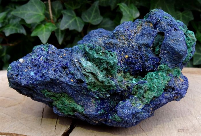Picture of a piece of azurite.